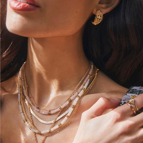 KENDRA SCOTT Krista‎ Lace Gold Huggie Earrings NWT - Picture 3 of 8